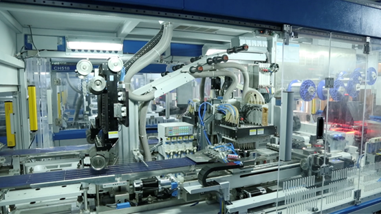 新时达机器人自动化光伏组件生产线解决方案 高效、智能、创新的生产模式